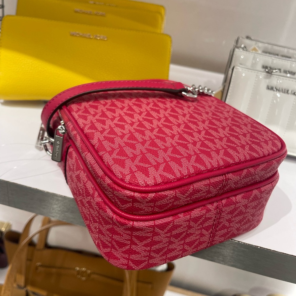 MICHAEL KORS Jet Set Travel Md Signature Logo Crossbody Flight Bag
DK RASPBERRY - Picture 14 of 16